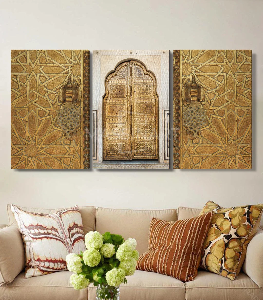 Tríptico Golden Gate en salón de decoración marroquí con tonos cálidos