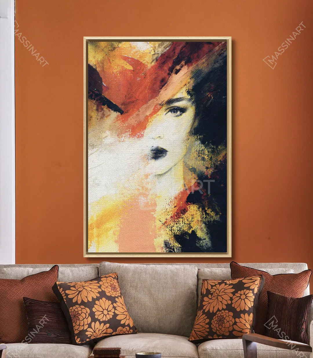 Cuadro retrato mujer vertical con marco negro, interior elegante, Massinart