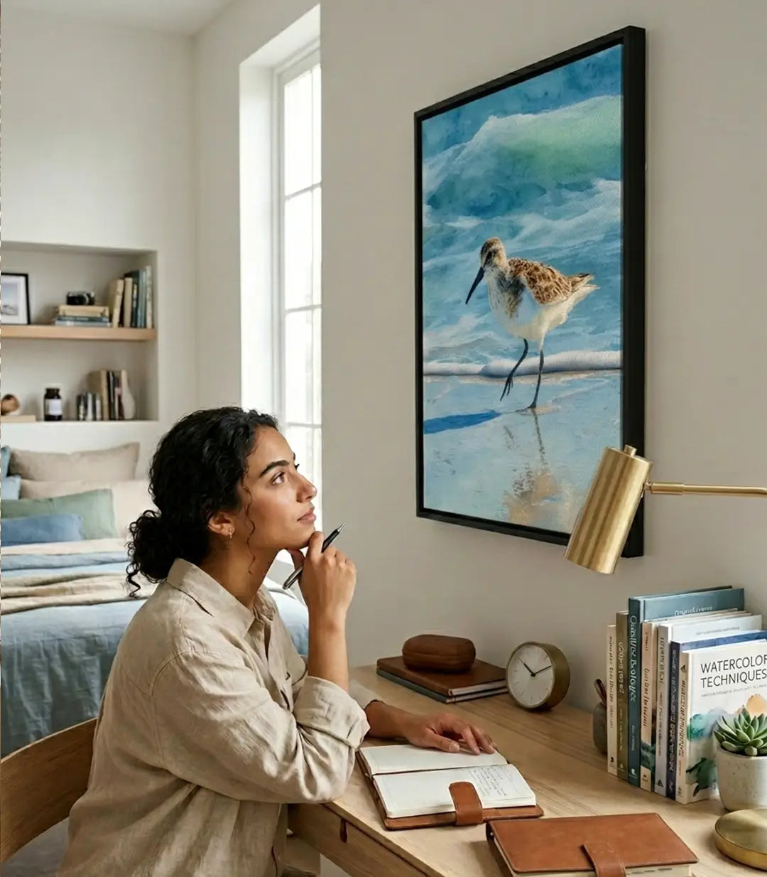Ambientación dormitorio con cuadro de ave costera y decoración marina — Massinart