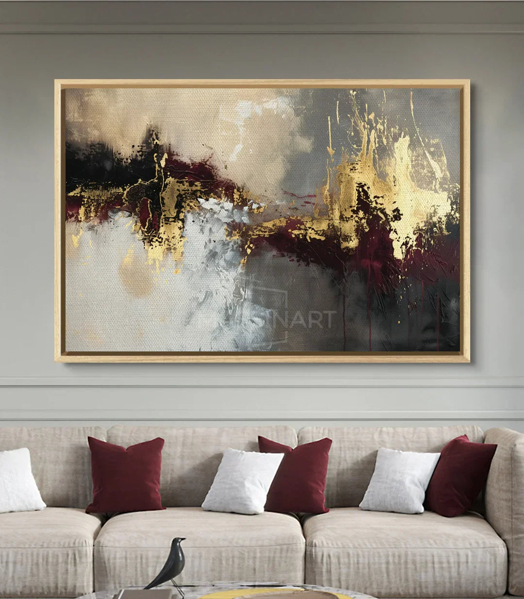Decoración interior moderna con cuadro Ember Cascade y cojines burdeos — Massinart