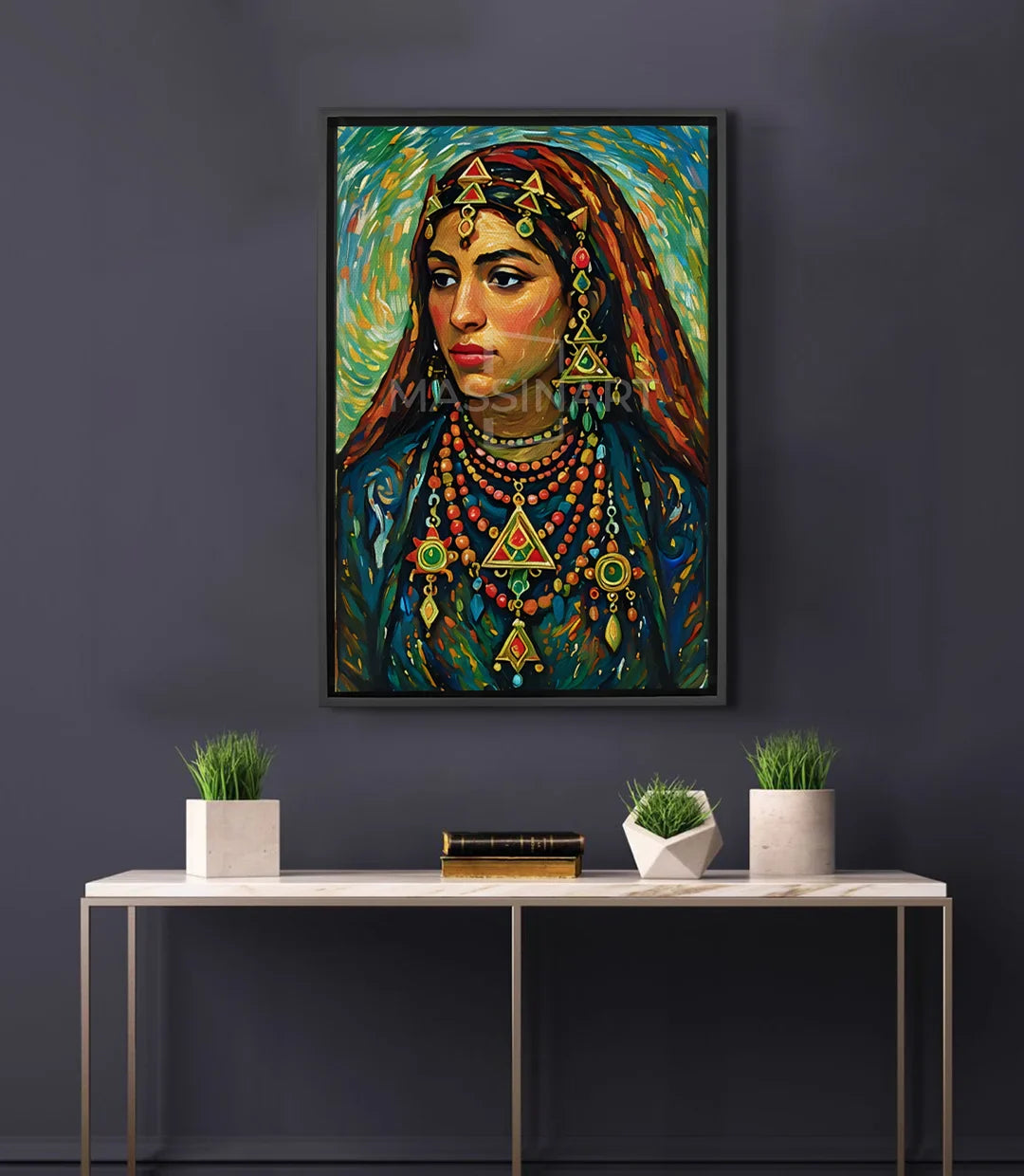 Cuadro Sousia en salón moderno retrato vertical sobre consola decoración interior Massinart