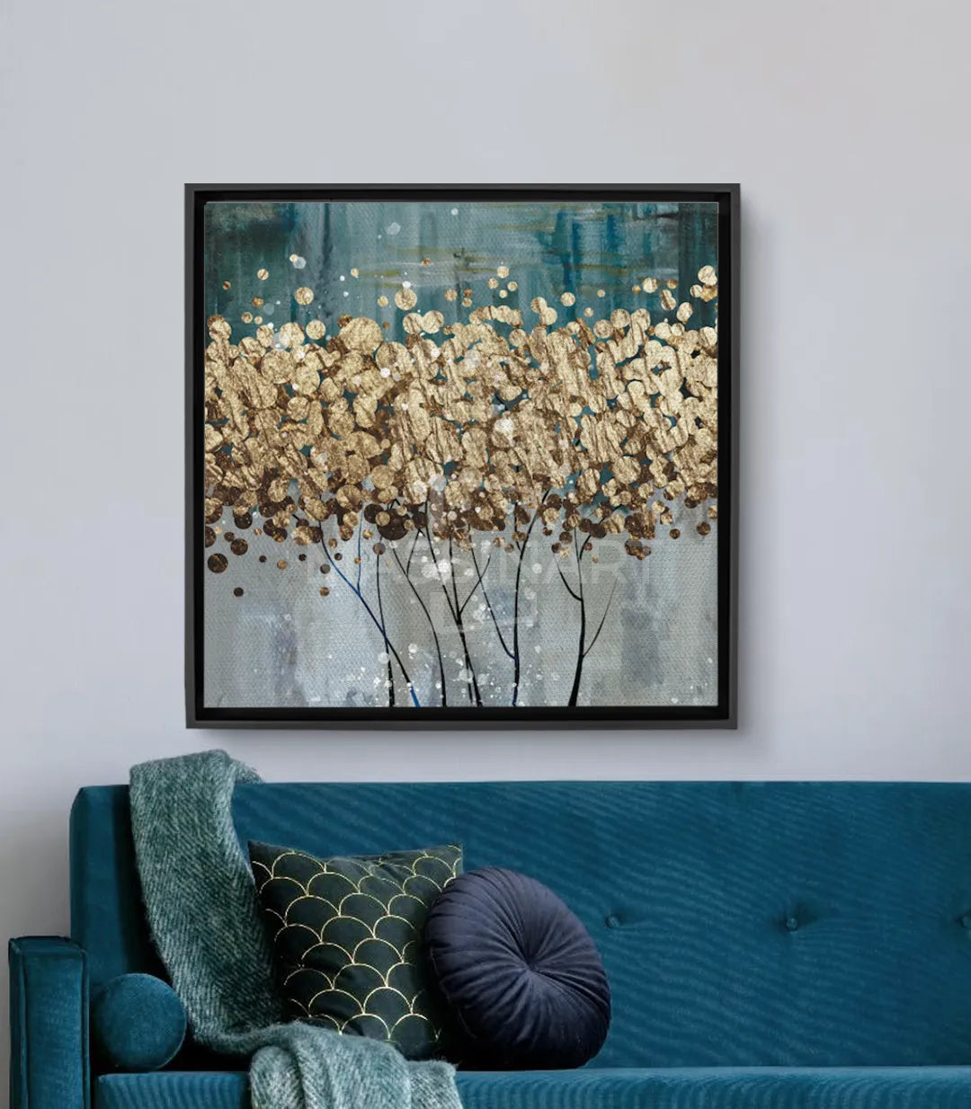 Cuadro Hojas de Oro Massinart — flores doradas en cascada y ramas negras sobre fondo azul grisáceo