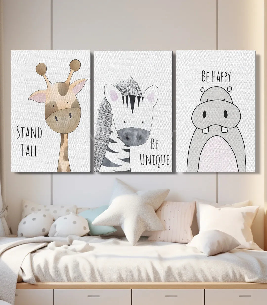 Tríptico infantil en habitación con cama blanca — Massinart