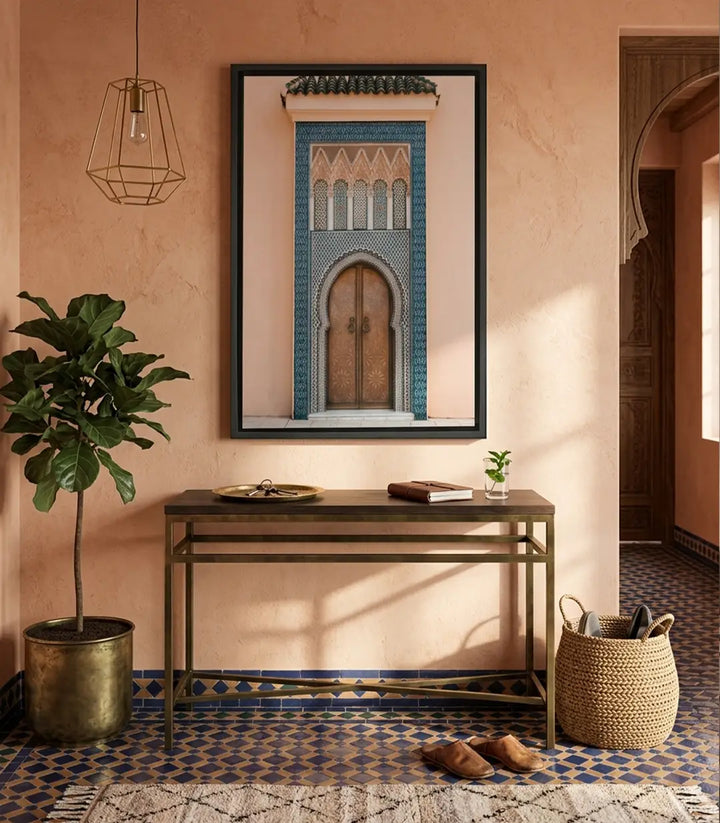 Cuadro Medina Portal — puerta marroquí con zellige islámico, tonos terracota y beige, arquitectura oriental, Massinart