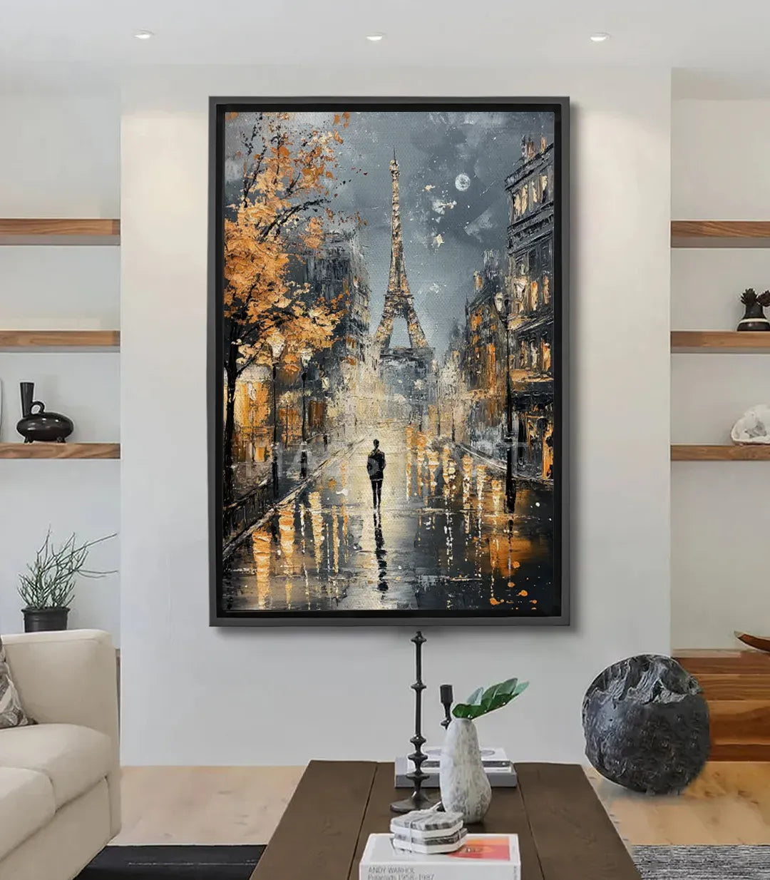 Cuadro Paris Stroll — silueta de paseante bajo la lluvia en París, tonos gris y dorado, Massinart