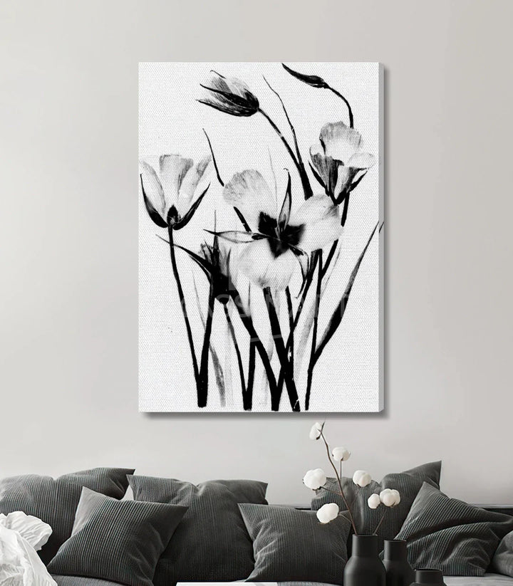 Cuadro Dark Petals en ambientación de salón gris moderno, Massinart