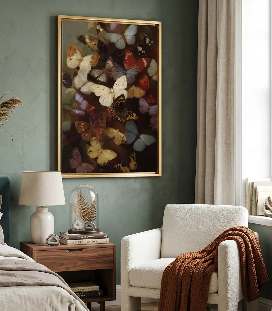 Cuadro mariposas Massinart en decoración de dormitorio verde salvia — estilo vintage botánico
