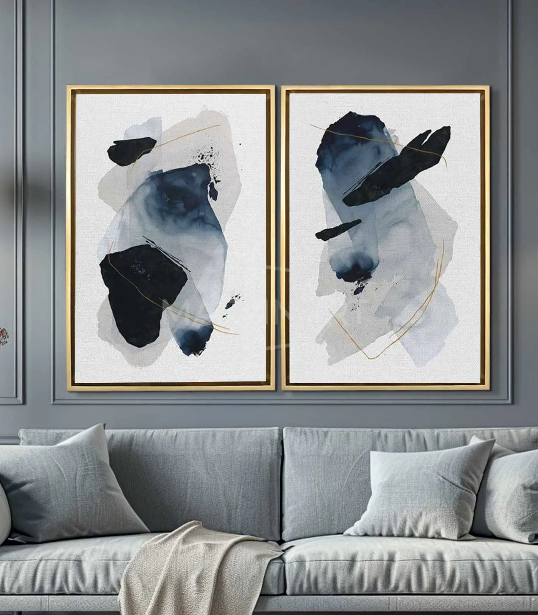 Ambientación en salón moderno con díptico de plumas abstractas Massinart