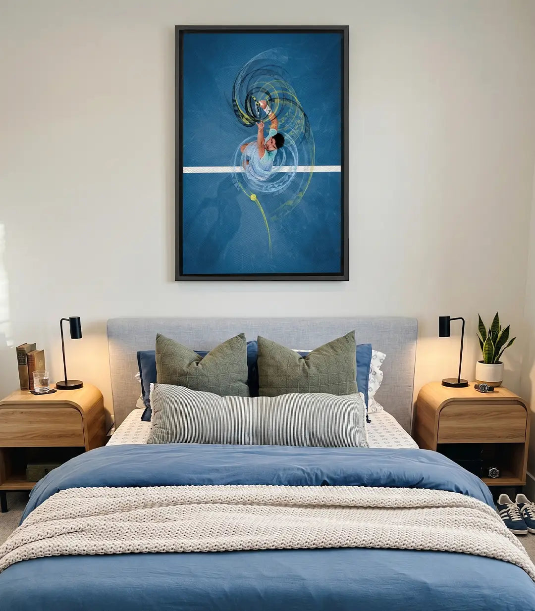 Cuadro decorativo de tenis con efecto cinético, tenista en saque rodeado de volutas en azul y amarillo, estilo moderno
