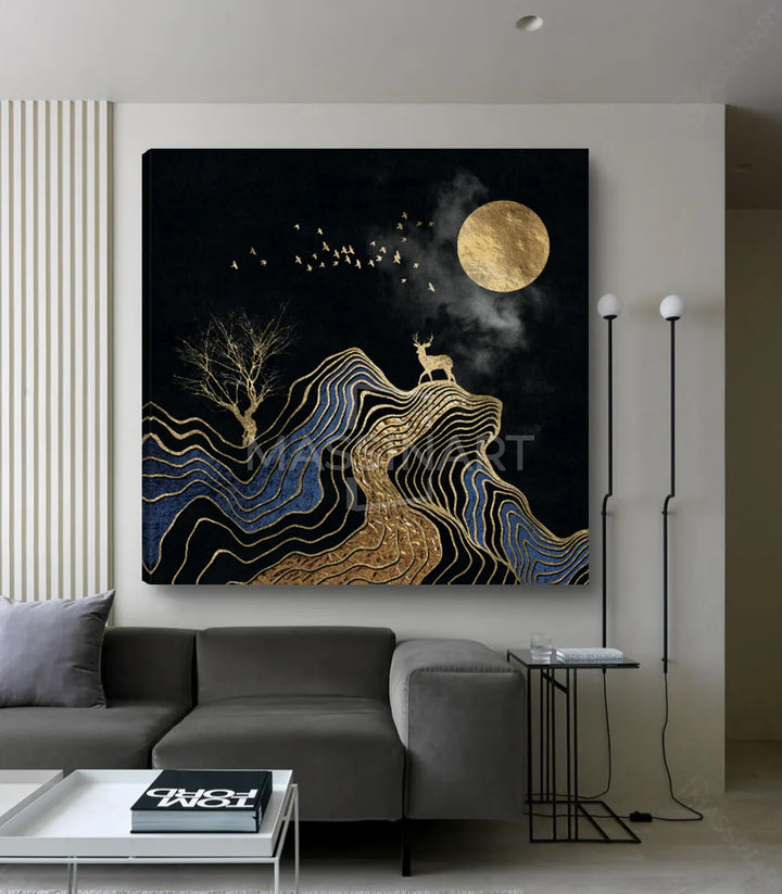 Cuadro luna dorada nocturna abstracto con marco negro sobre pared blanca — Massinart