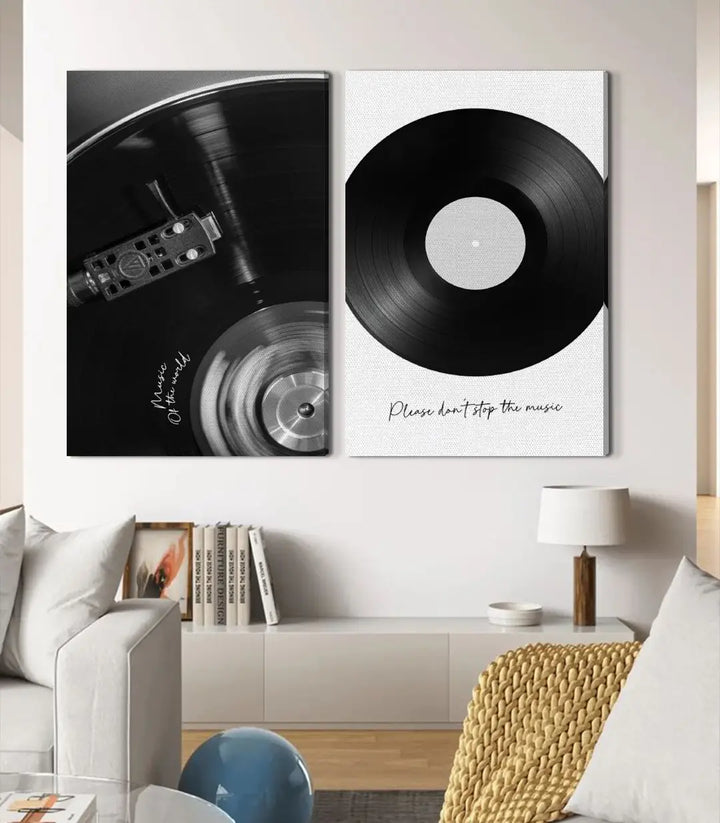 Decoración interior contemporánea con díptico vinilo Massinart sobre consola