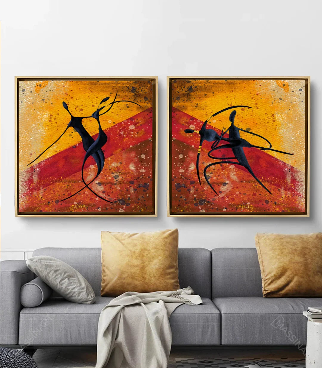 Ambientación en salón moderno — díptico Baile en pareja colocado sobre sofá gris con cojines dorados, decoración de pared, Massinart