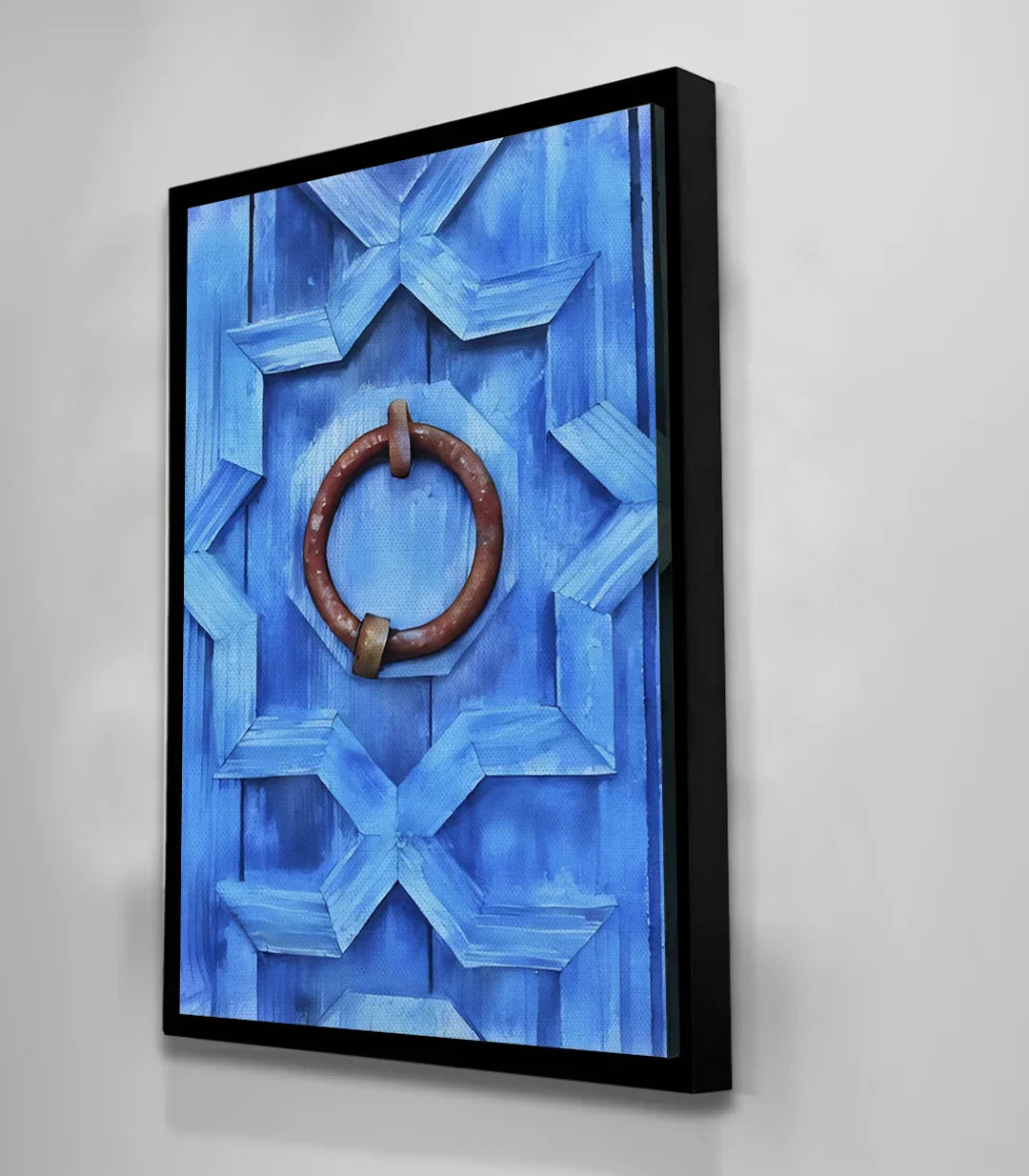 Cuadro Blue Door decorando un pasillo o entrada - Massinart