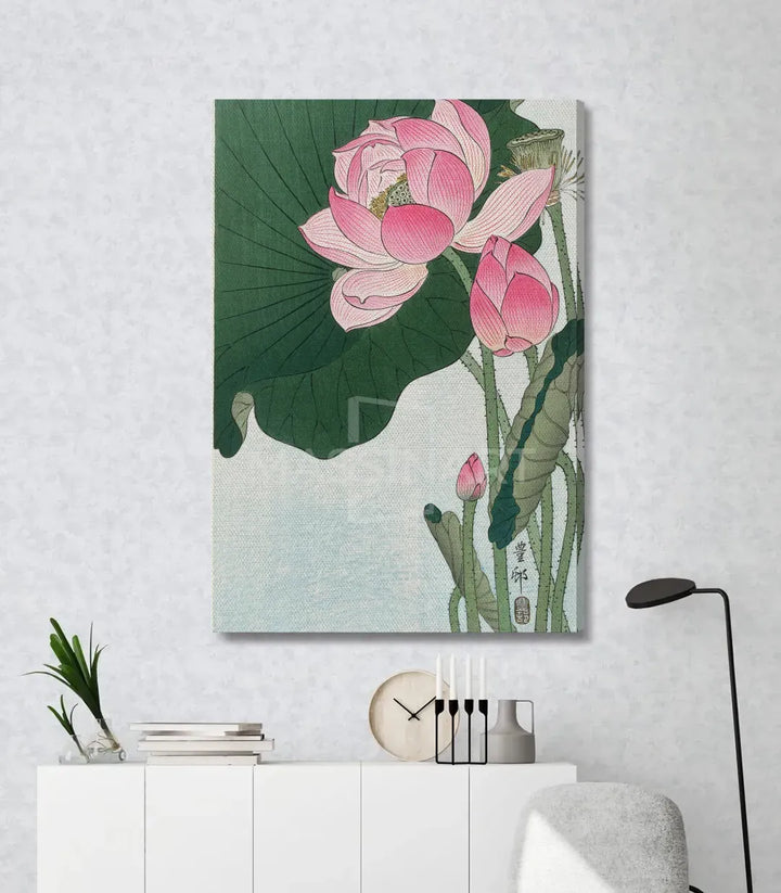 Cuadro Blooming Lotus Massinart en comedor minimalista — decoración botánica