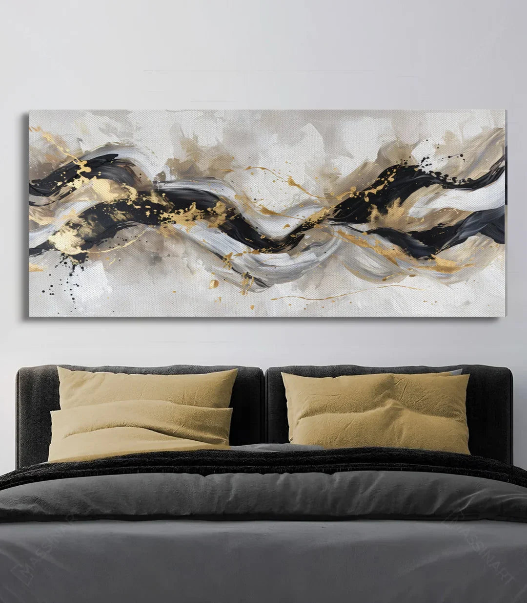Cuadro Surge en salón moderno — decoración de pared negro, oro y beige