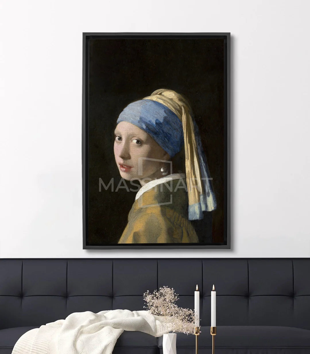 Cuadro La Joven de la Perla de Vermeer en salón moderno, decoración pared elegante, Massinart