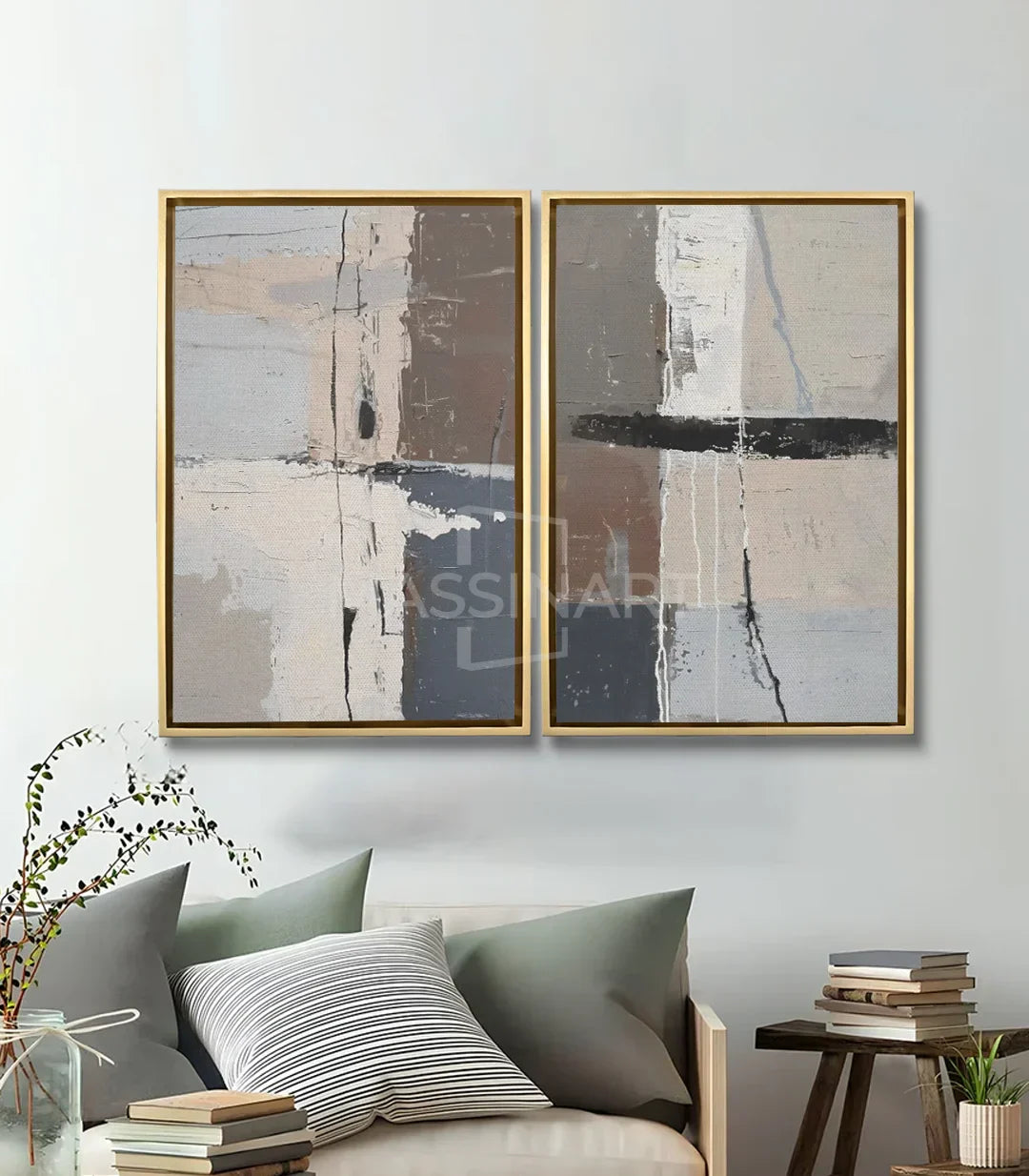 Díptico abstracto minimalista decorando un salón moderno en gris y taupe, Massinart