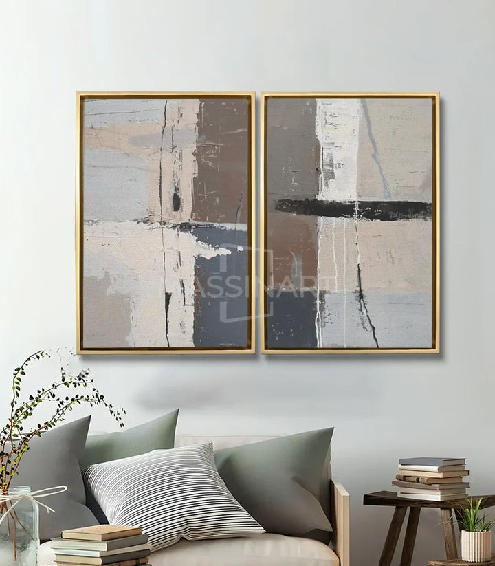 Díptico abstracto minimalista decorando un salón moderno en gris y taupe, Massinart