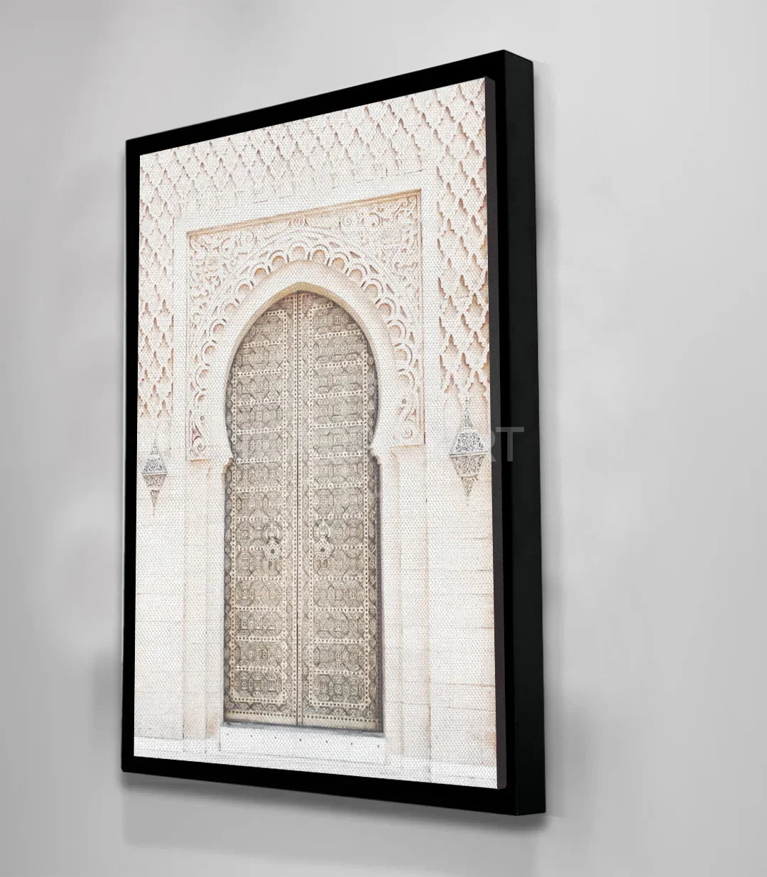 Detalle zellige y arabescos en cuadro puerta marroquí blanco Massinart