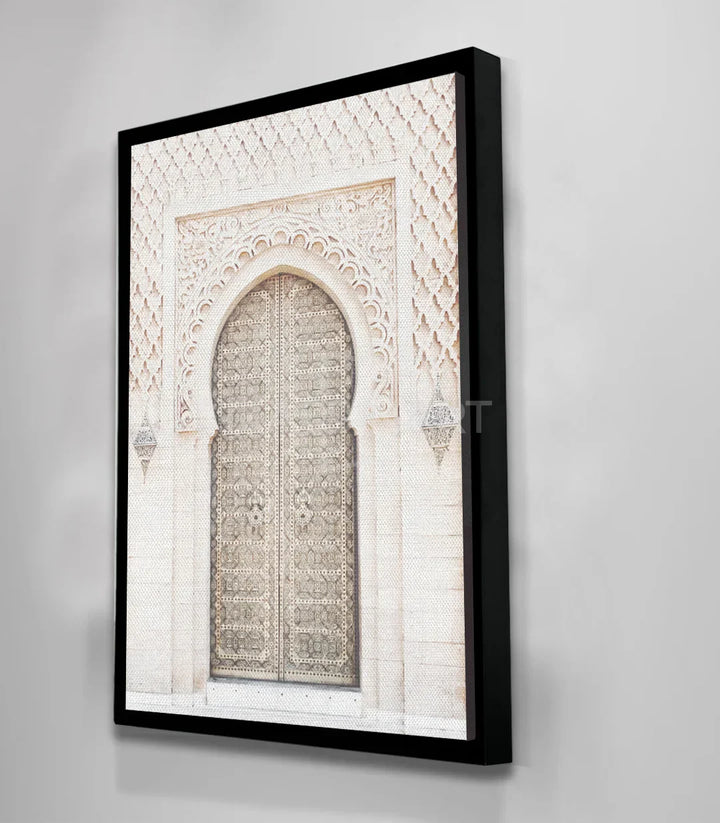 Detalle zellige y arabescos en cuadro puerta marroquí blanco Massinart