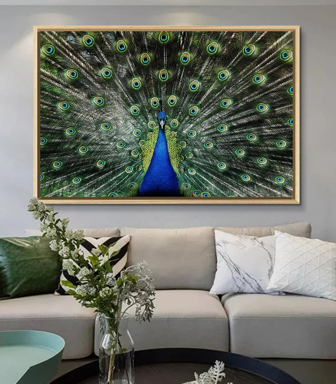 Decoración de salón con cuadro pavo real Iridescent Glory Massinart