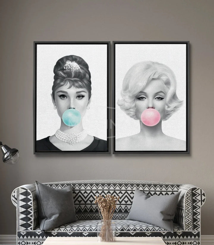 Cuadro retrato Audrey con burbuja de chicle azul turquesa negro y blanco estilo pop-art Massinart