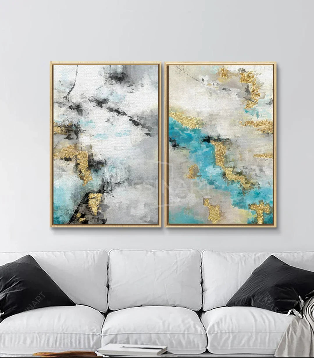 Decoración de salón con cuadros abstractos azul y dorado en interior contemporáneo — Massinart