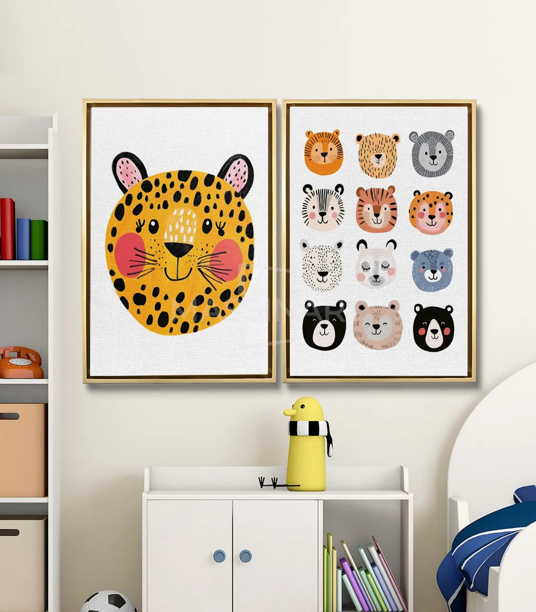 Cuadro Furry Faces en habitación infantil — dos marcos negros sobre cómoda blanca, decoración mural estilo moderno