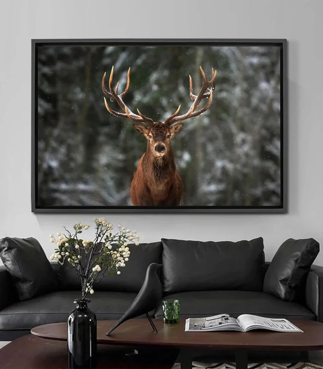 Cuadro ciervo majestuoso con cornamenta dorada, fondo de bosque nevado, estilo foto-arte Massinart