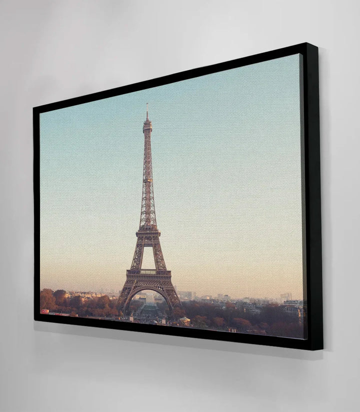 Cuadro Torre Eiffel decoración hotel y Airbnb arte mural Massinart