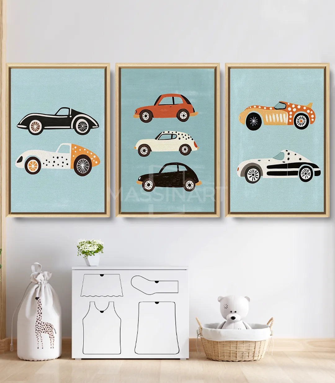 Tríptico cuadros coches vintage Massinart — dos autos naranja y negro sobre turquesa
