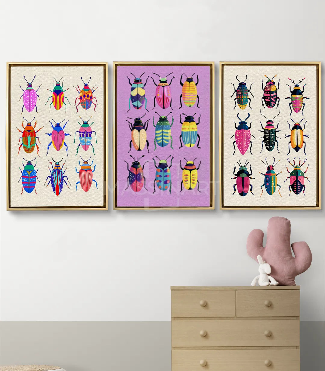 Cuadro Insecta panel central — nueve insectos coloridos sobre fondo malva pastel, Massinart