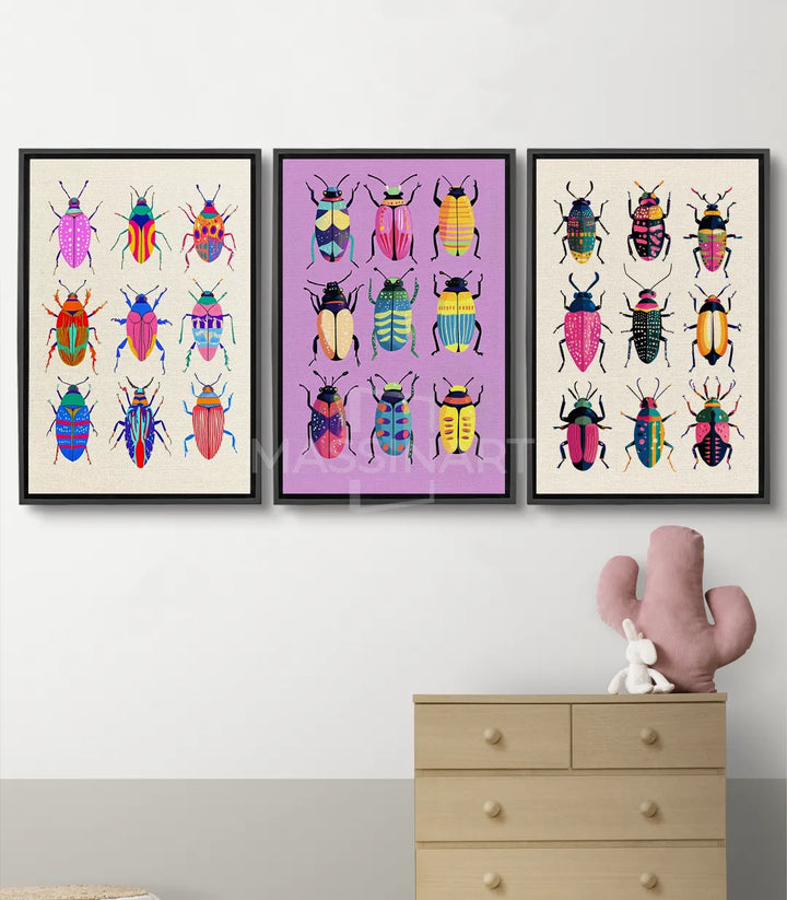 Cuadro Insecta panel izquierdo — nueve escarabajos geométricos en rosa, azul y naranja sobre fondo beige, Massinart