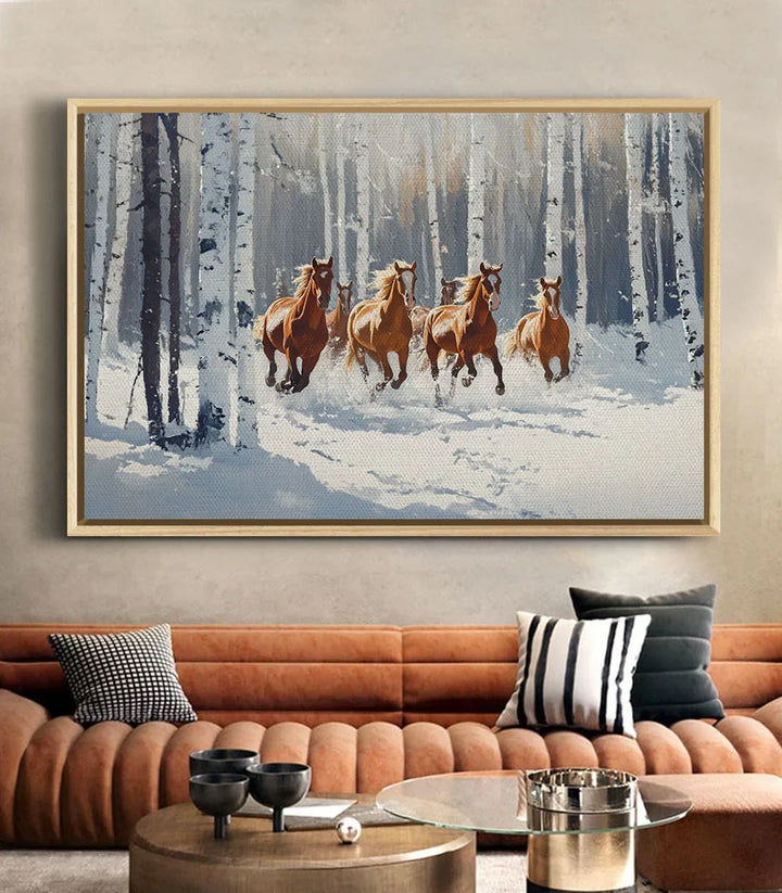 Decoración contemporánea — lienzo de paisaje nevado con caballos sobre pared beige claro
