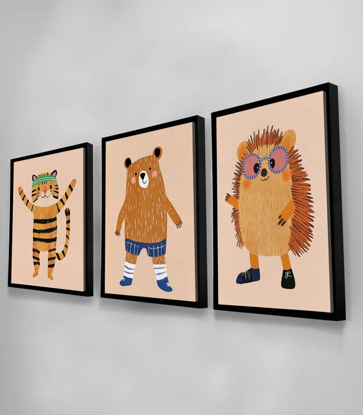 Ambientación habitación niño — tríptico Happy Pals con juguetes infantiles en estantería Massinart