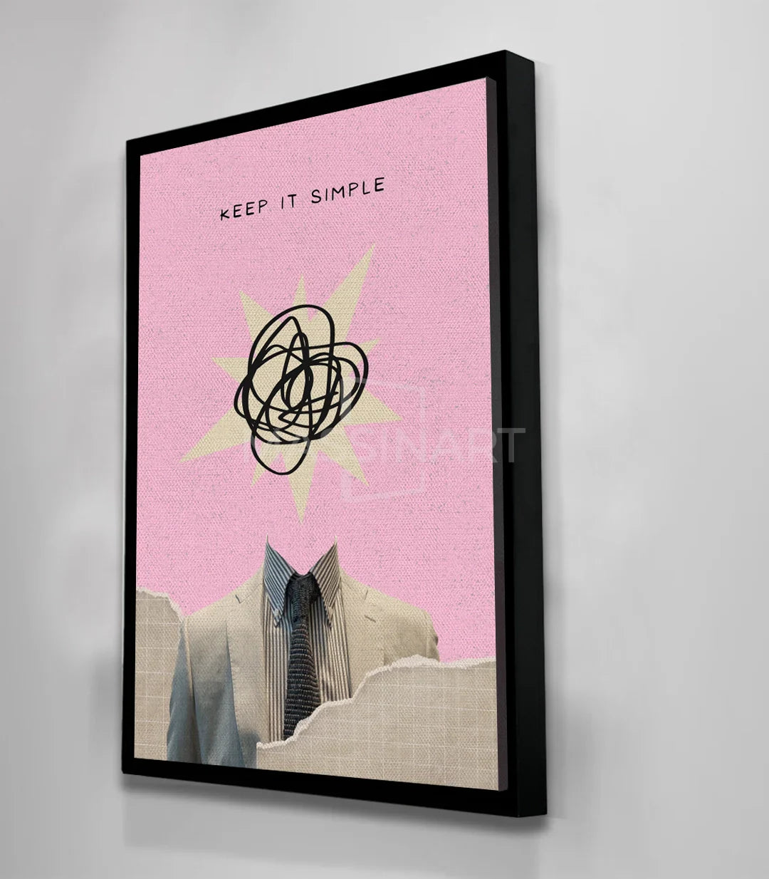 Cuadro Keep It Simple en dormitorio — tonos rosa y beige sobre pared clara