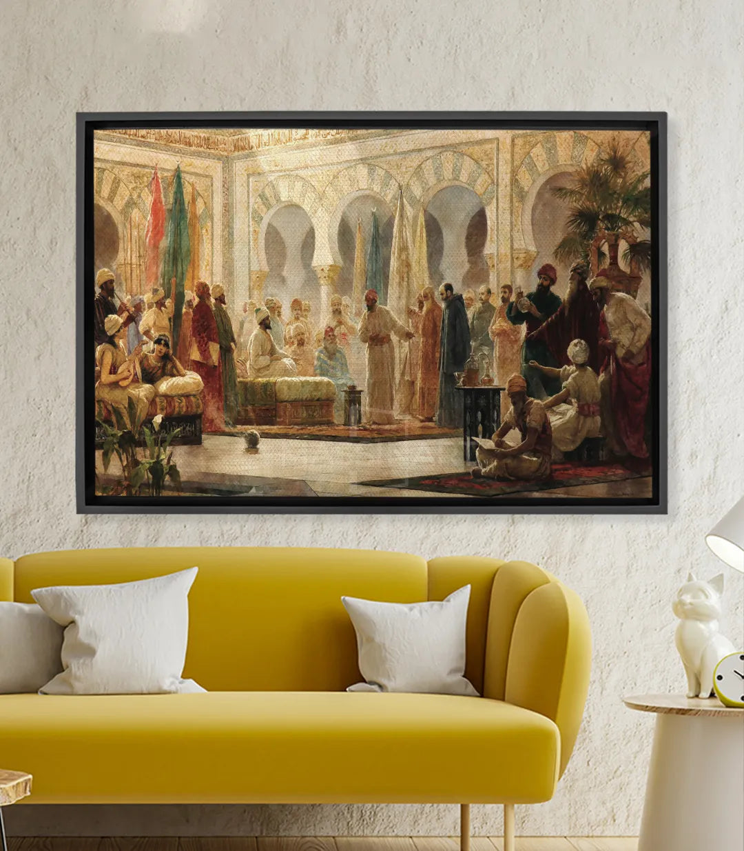 Cuadro patio andalusí Abd ar-Rahman, arcadas doradas, figuras orientales, tonos beige y marrón — Massinart
