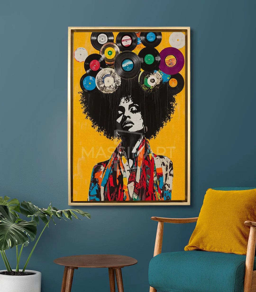 Cuadro Melody and Soul Massinart — ambientación en salón moderno con pared azul gris, decoración mural pop-art