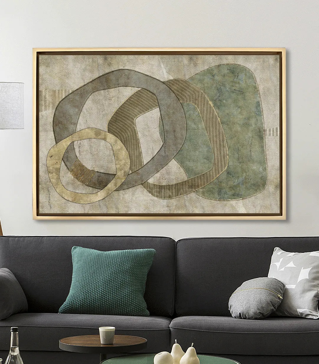 Cuadro Boho Oasis en salón moderno con sofá negro estilo contemporáneo Massinart