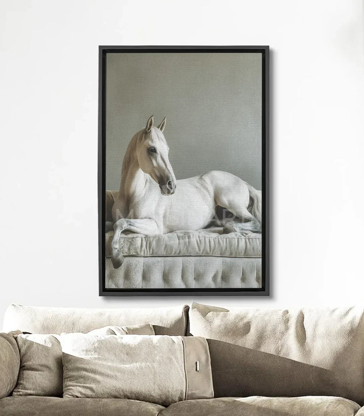 Cuadro de caballo blanco en movimiento, tonos beige y gris, estilo minimalista — Massinart