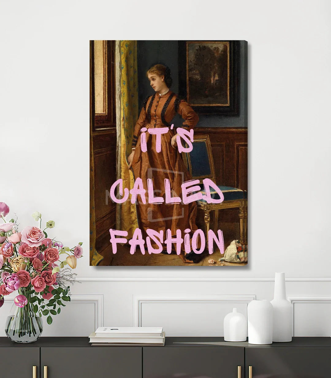 Cuadro pop-art vintage de mujer en ambiente de salón contemporáneo, Massinart