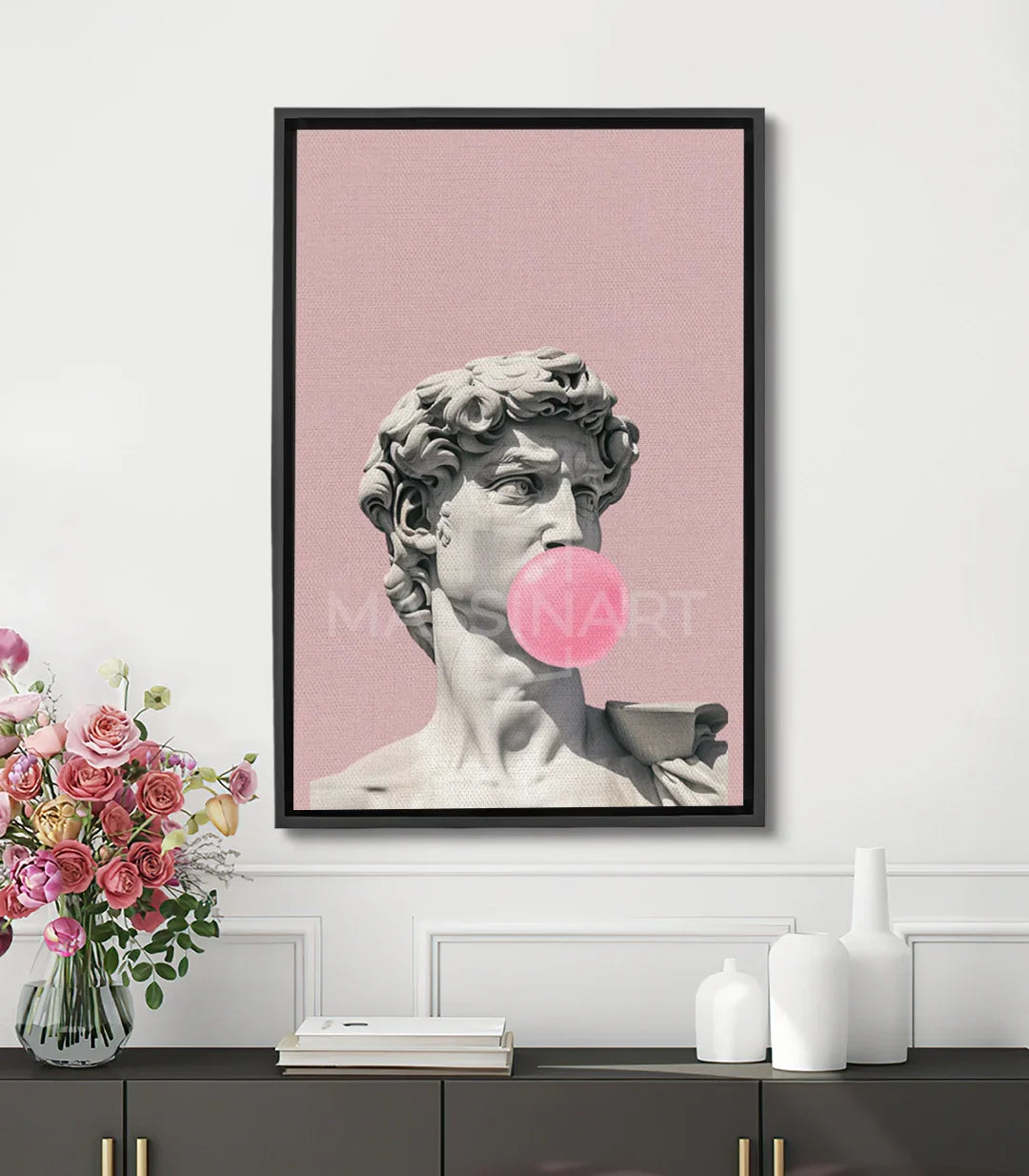 Cuadro David's-Pop — busto clásico en gris con burbuja de chicle rosa empolvado, arte pop decorativo