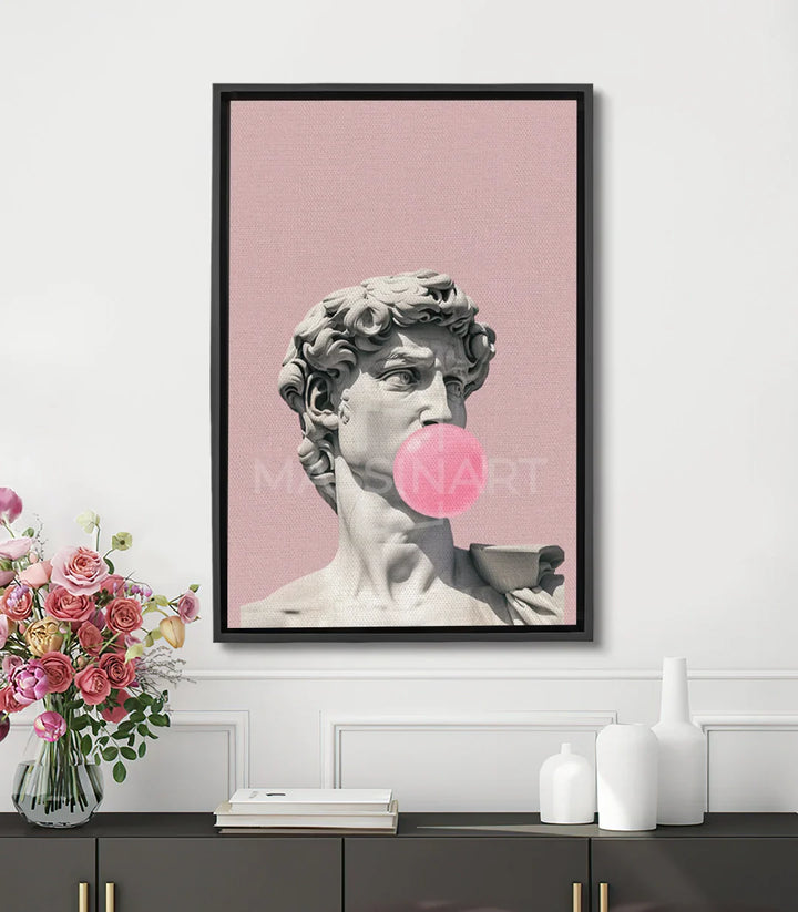Cuadro David's-Pop — busto clásico en gris con burbuja de chicle rosa empolvado, arte pop decorativo