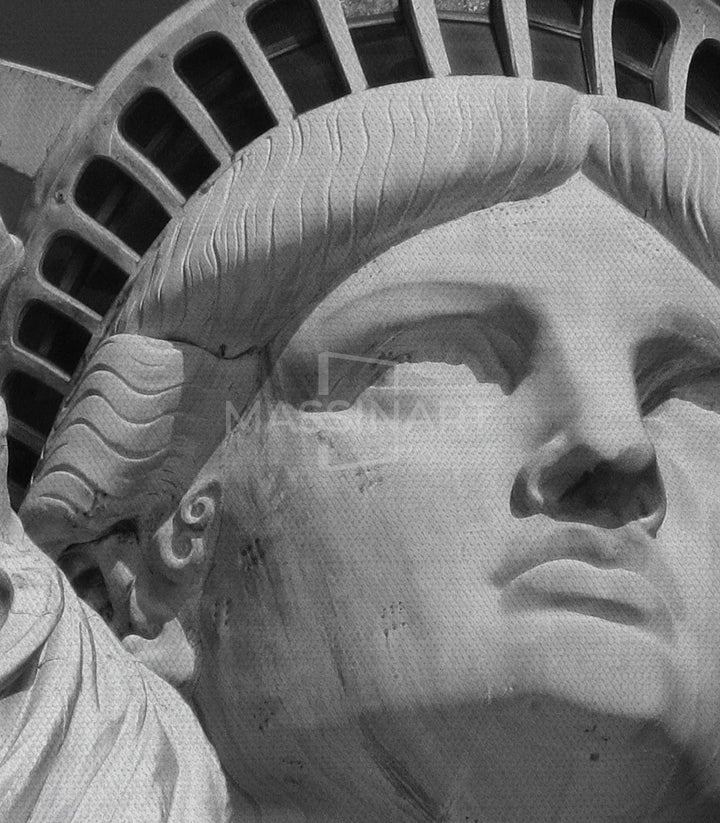 Cuadro Estatua de la Libertad en blanco y negro, detalle artístico de la corona y la antorcha — Massinart