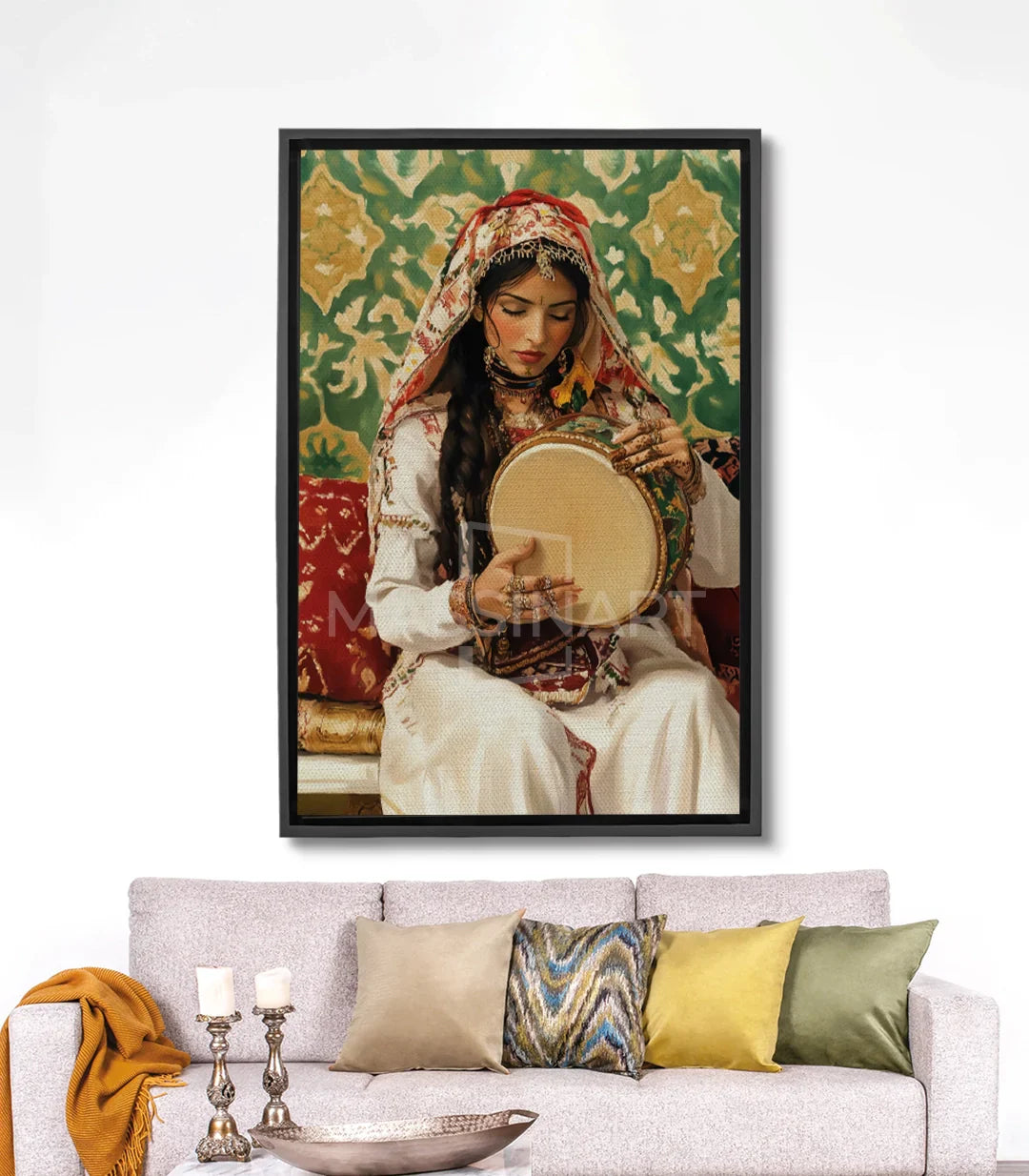 Cuadro Amazigh Rhythm — retrato de mujer bereber con traje blanco y rojo y tambor, fondo de zellige — Massinart