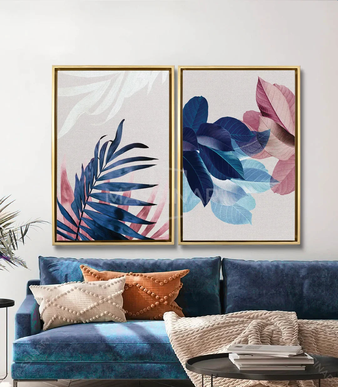Cuadro Botanical Leaves en salón moderno azul, decoración pared, Massinart