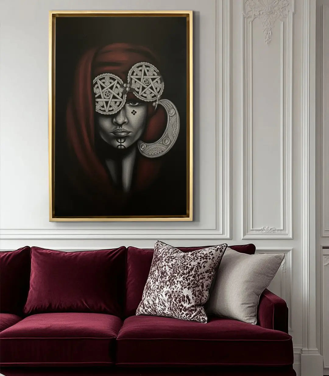 Cuadro Berber Empress en salón moderno con tonos burdeos y blanco Massinart