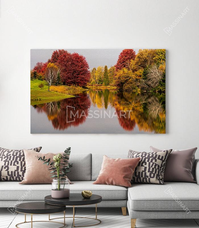 Cuadro decorativo Autumn Trees — paisaje otoñal nórdico con bosque y río, tonos dorados y naranjas, ideal para salón