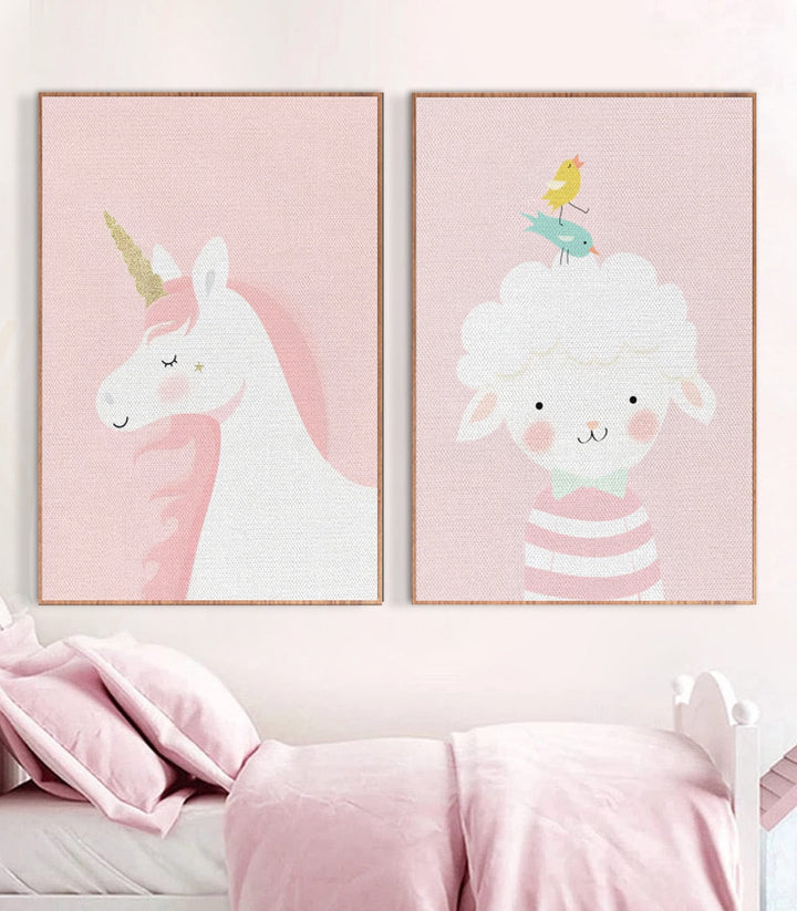 Cuadro unicornio blanca con cuerno dorado sobre fondo rosa pastel — Massinart