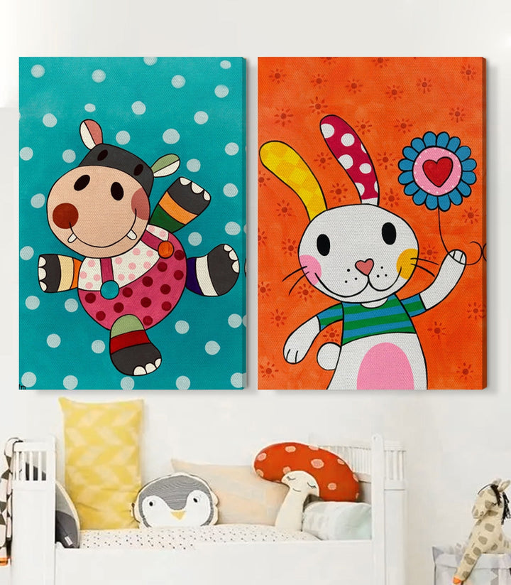 Cuadro Happy en habitación infantil — paneles pop-art turquesa y naranja sobre pared blanca, Massinart